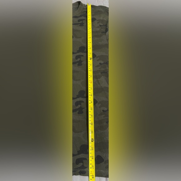 🔴2/$10 SALE🔴 Old Navy Camo Long Sleeved Shirt - Picture 4 of 5